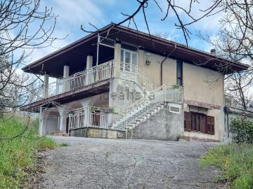 Villetta indipendente in vendita di 180 m² in Via Crocefisso, 23