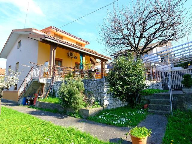 Villetta indipendente in vendita di 180 m² in Via A. Puschi