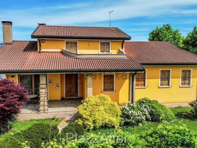 Villetta indipendente in vendita di 180 m² in Via Alcide de Gasperi