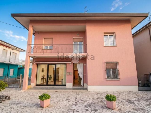 Villetta indipendente in vendita di 180 m² in Via Alcide de Gasperi, 65