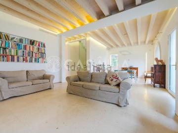 Villetta indipendente in vendita di 180 m² in Via Battaglia