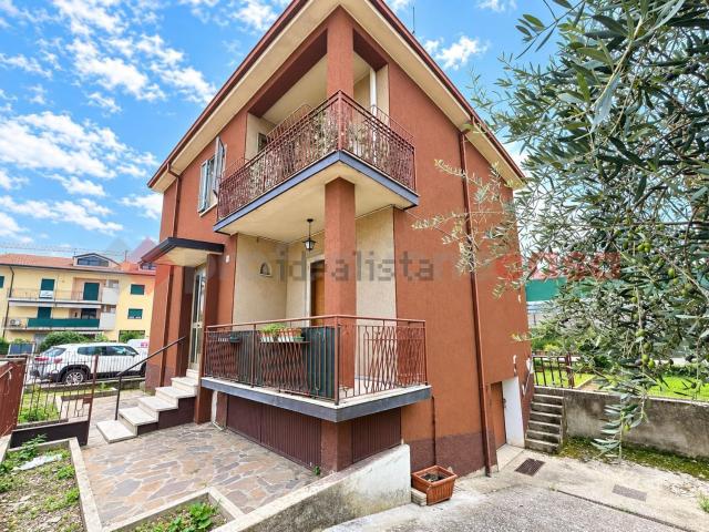 Villetta indipendente in vendita di 180 m² in Via Barbarani Berto, 6