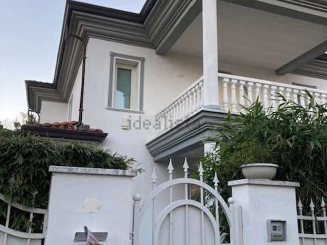 Villetta indipendente in vendita di 180 m² in Via G. Viner, 111