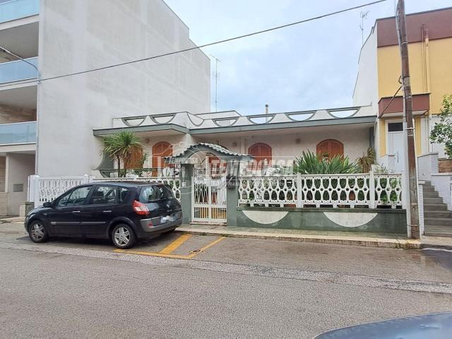 Villetta indipendente in vendita di 180 m² in Via G. Dossetti, 25