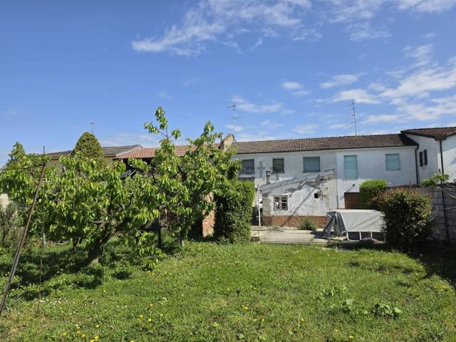 Villetta indipendente in vendita di 180 m² in Via Gazzino