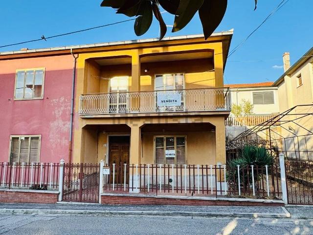 Villetta indipendente in vendita di 180 m² in Via Gustavo Giusto, 34