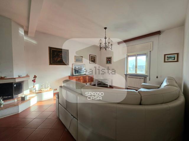 Villetta indipendente in vendita di 180 m² in Via della Chiesa XXIV, 1990