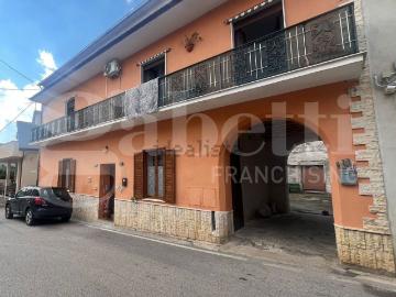 Villetta indipendente in vendita di 180 m² in Via Fontana