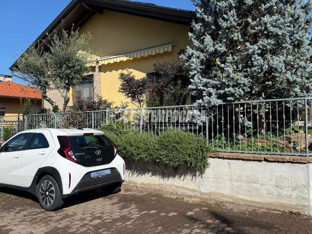 Villetta indipendente in vendita di 180 m² in Via Inveruno, 15