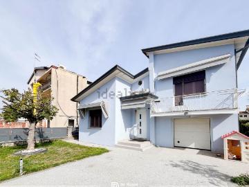 Villetta indipendente in vendita di 180 m² in Via IV Novembre, 207