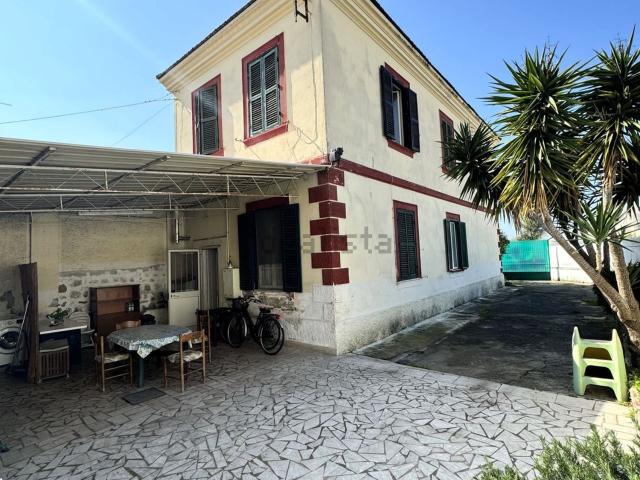 Villetta indipendente in vendita di 180 m² in Via Olmata, 1