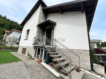 Villetta indipendente in vendita di 180 m² in Via Monte Caprino