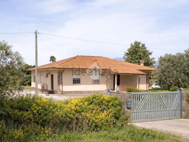 Villetta indipendente in vendita di 180 m² in Via Migliara 54 sx, 267