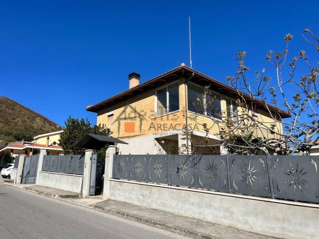 Villetta indipendente in vendita di 180 m² in Via Papa Giovanni Paolo II, 16