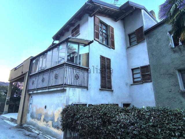 Villetta indipendente in vendita di 180 m² in Via Pedemontana Regoledo, 12