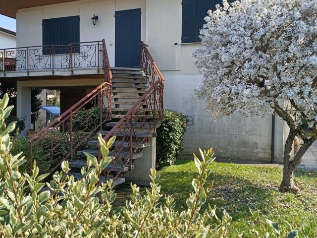 Villetta indipendente in vendita di 180 m² in Via Provinciale Ovest