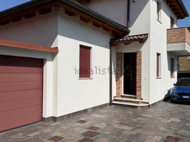Villetta indipendente in vendita di 180 m² in Via Rovigno