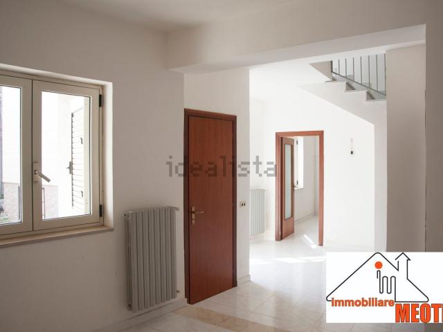 Villetta indipendente in vendita di 180 m² in Via roma