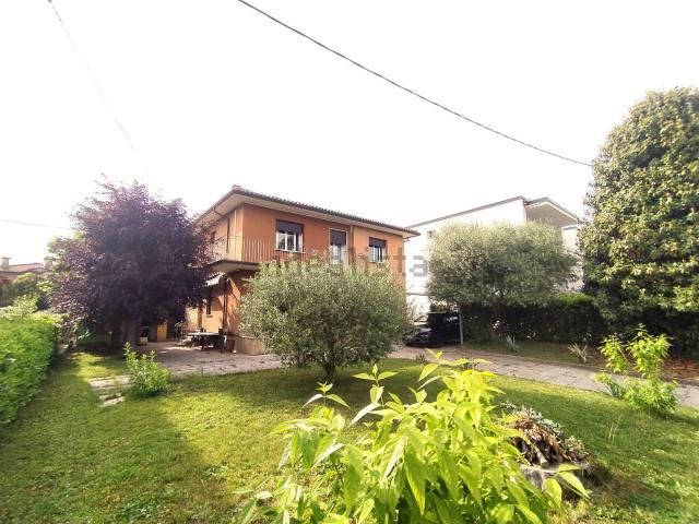Villetta indipendente in vendita di 240 m² in Via Roma, 2