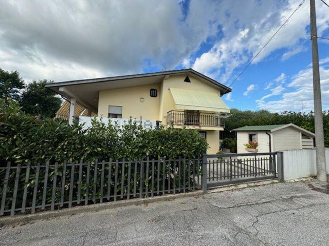 Villetta indipendente in vendita di 180 m² in Via Romagna