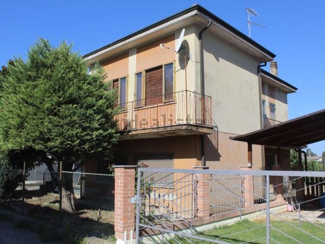 Villetta indipendente in vendita di 180 m² in Via Rinascita