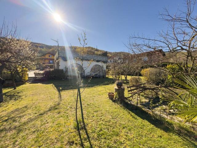 Villetta indipendente in vendita di 180 m² in Via Tevere