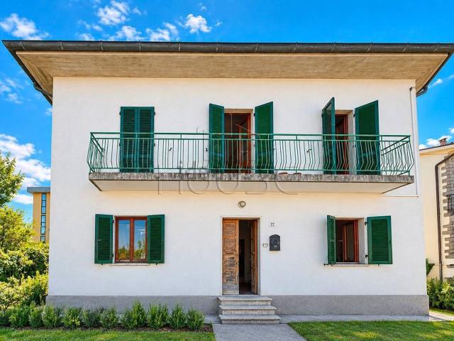 Villetta indipendente in vendita di 180 m² in Via Treves
