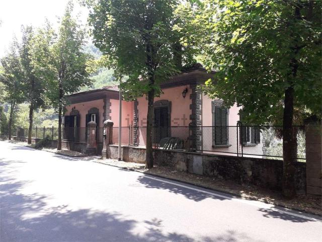 Villetta indipendente in vendita di 180 m² in Via Umberto