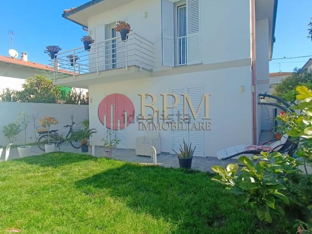 Villetta indipendente in vendita di 180 m² in Via Ulvi Liegi, 13