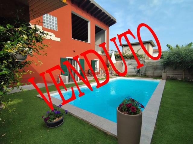 Villetta indipendente in vendita di 180 m² in Via V. Veneto, 70