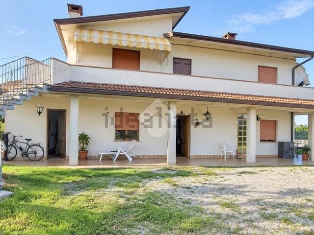 Villetta indipendente in vendita di 180 m² in Via Volon, 1