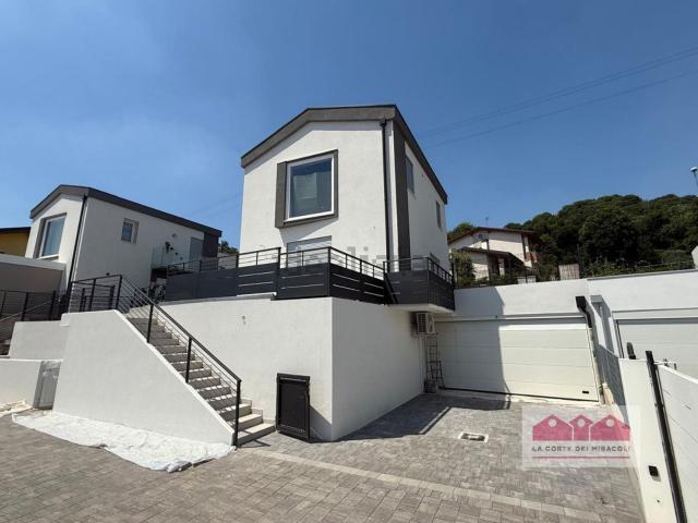 Villetta indipendente in vendita di 180 m² in Via Valdiezza