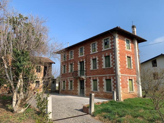 Villetta indipendente in vendita di 180 m² in Via Vittorio Veneto, 2