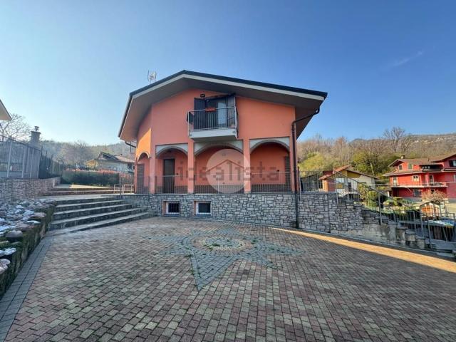 Villetta indipendente in vendita di 180 m² in Via Villanova