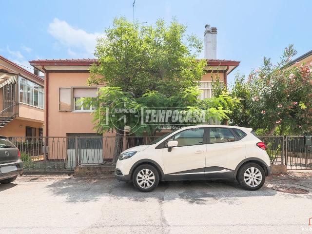 Villetta indipendente in vendita di 180 m² in Viale Etna