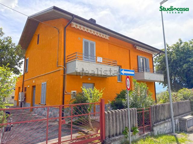 Villetta indipendente in vendita di 180 m² in Contrada Cerquone