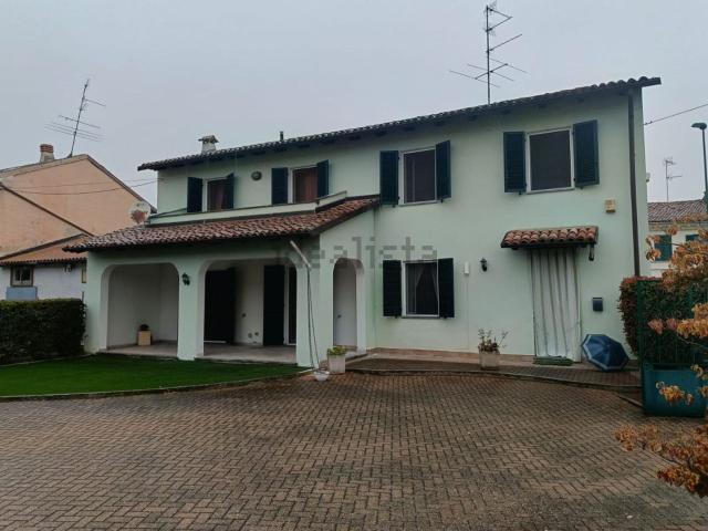 Villetta indipendente in vendita di 180 m² in Frazione Popolo Cantone Chiesa, 57