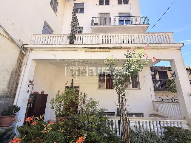 Villetta indipendente in vendita di 180 m² in Frazione Robiolio
