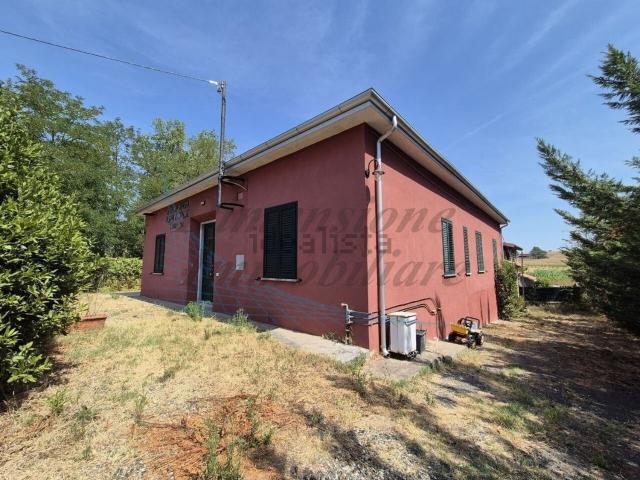 Villetta indipendente in vendita di 180 m² in Località Emilia Chiappino