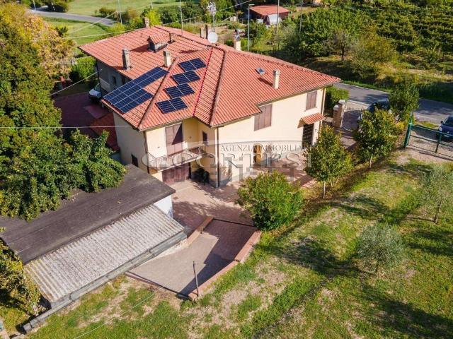 Villetta indipendente in vendita di 180 m² in Località Monte Sopra Rondine, 2
