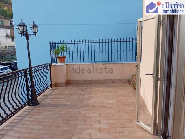 Villetta indipendente in vendita di 180 m² in Piazza G. Iezza, 11