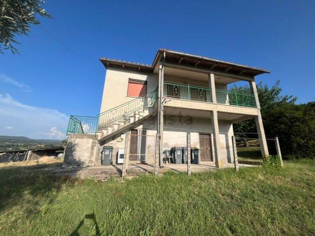 Villetta indipendente in vendita di 180 m² in Strada di Colle Taccone