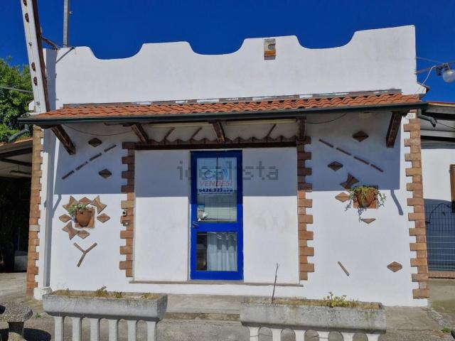 Villetta indipendente in vendita di 180 m² in Strada Statale 309 Romea, 20