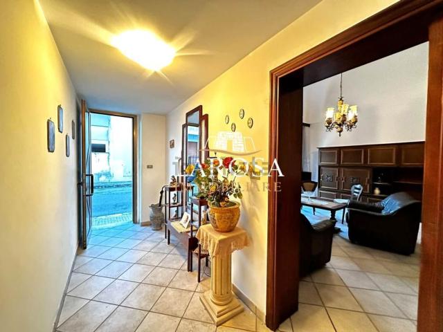 Villetta indipendente in vendita di 181 m² in Via A.de Gasperi, 166