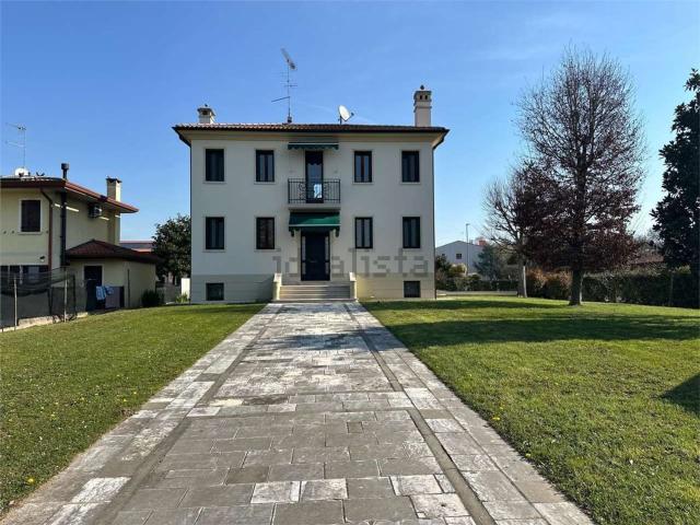 Villetta indipendente in vendita di 181 m² in Via Magnadola