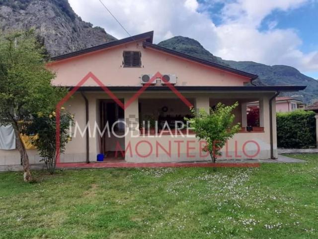 Villetta indipendente in vendita di 181 m² in Via Montebello, 55041