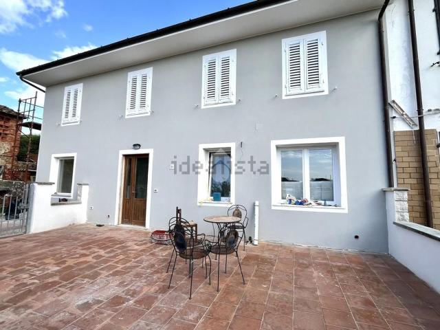 Villetta indipendente in vendita di 181 m² in Via Romana Vecchia