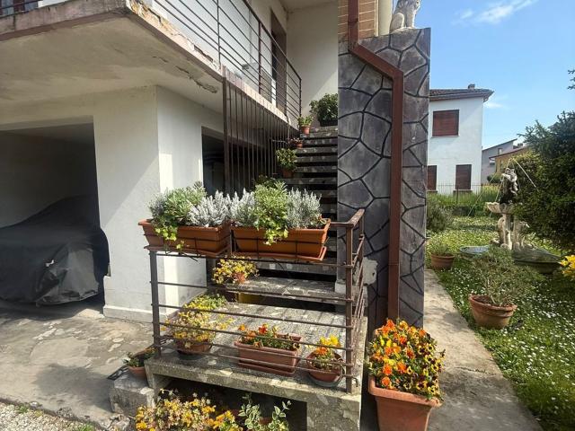 Villetta indipendente in vendita di 182 m² in Via Cosme Tura, 10