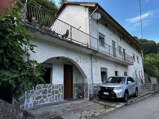 Villetta indipendente in vendita di 182 m² in Via Campolungo