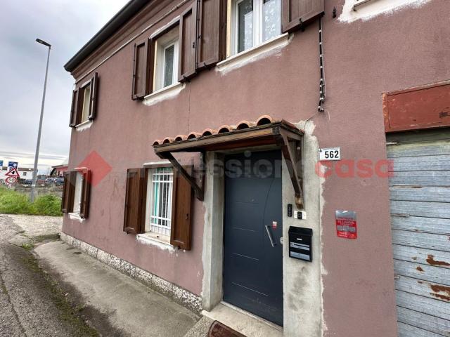 Villetta indipendente in vendita di 182 m² in Via Dante Alighieri, 562